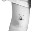 petit tatouage ephemere bateau photo petit tatouage éphémère bateau