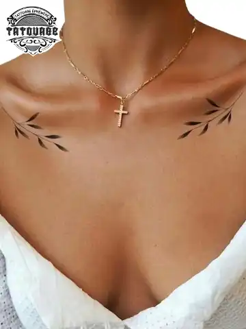 petit tatouage ephemere buste femme gros plan petit tatouage éphémère buste femme