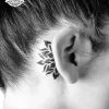 petit tatouage ephemere derriere l oreille photo petit tatouage éphémère derrière l’oreille