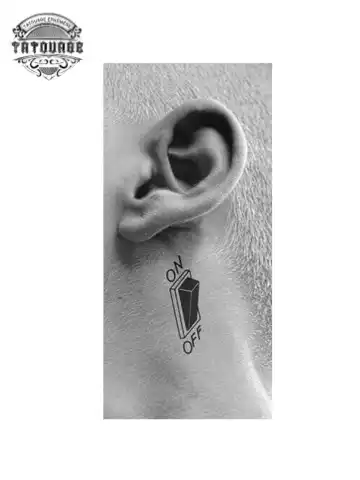 petit tatouage ephemere oreille photo petit tatouage éphémère oreille