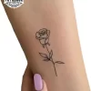 petit tatouage ephemere rose femme gros plan petit tatouage éphémère rose femme