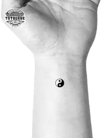 petit tatouage ephemere yin yang photo petit tatouage éphémère yin yang